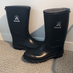 black kamik rainboots